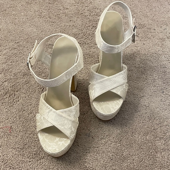 Elegant Ivory White Lace Platform Heels - Picture 2 of 3